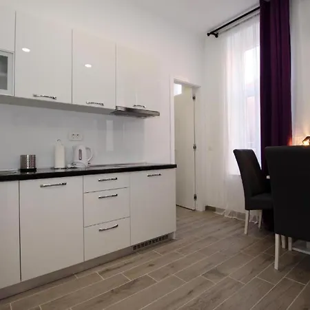 Sophie The Center Of The Old Town *